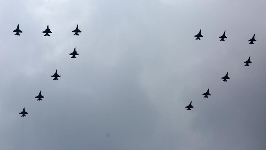 Atraksi pesawat tempur TNI Angkatan Udara (AU) akan memeriahkan upacara HUT Kemerdekaan ke-77 RI .  (Tangkapan Layar Youtube)