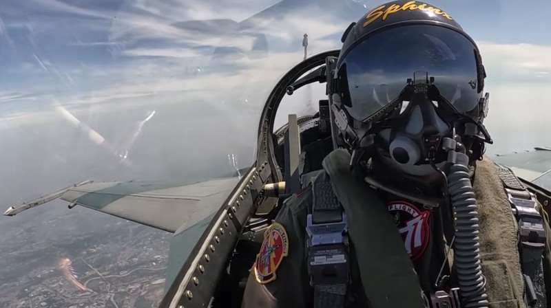 Atraksi pesawat tempur TNI Angkatan Udara (AU) akan memeriahkan upacara HUT Kemerdekaan ke-77 RI .  (Tangkapan Layar Youtube)
