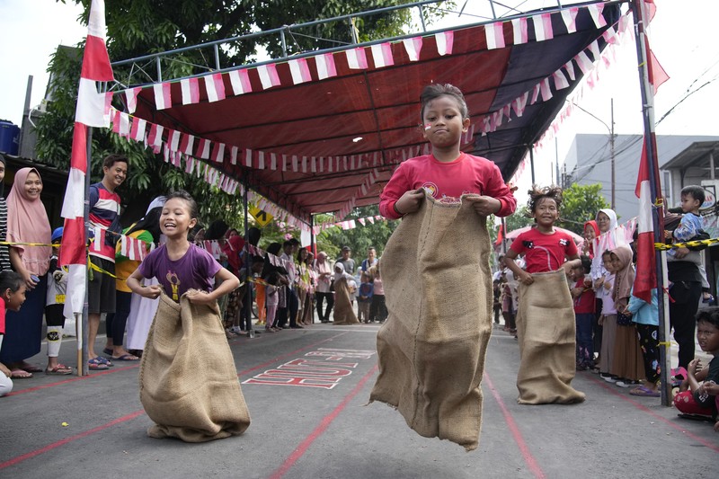 1242550790 Children take part in games held to celebrate the 77th Independence Day of the Republic of Indonesia, in Surabaya on August 17, 2022. (Photo by JUNI KRISWANTO / AFP) (Photo by JUNI KRISWANTO/AFP via Getty Images)