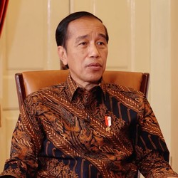 Jokowi Sindir Keras ke Orang Kaya: Mobil Mewah Isi Pertalite