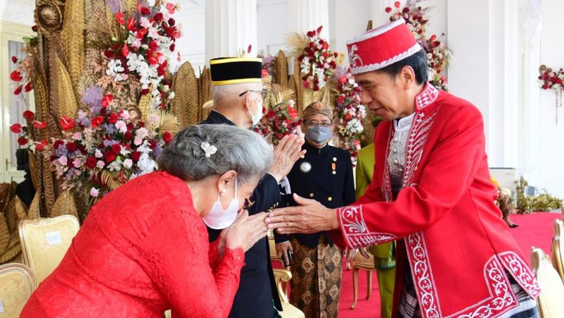 Presiden Jokowi Kenakan Baju Adat Buton pada HUT ke-77 Kemerdekaan RI. (Muchlis Jr - Biro Pers Sekretariat Presiden)