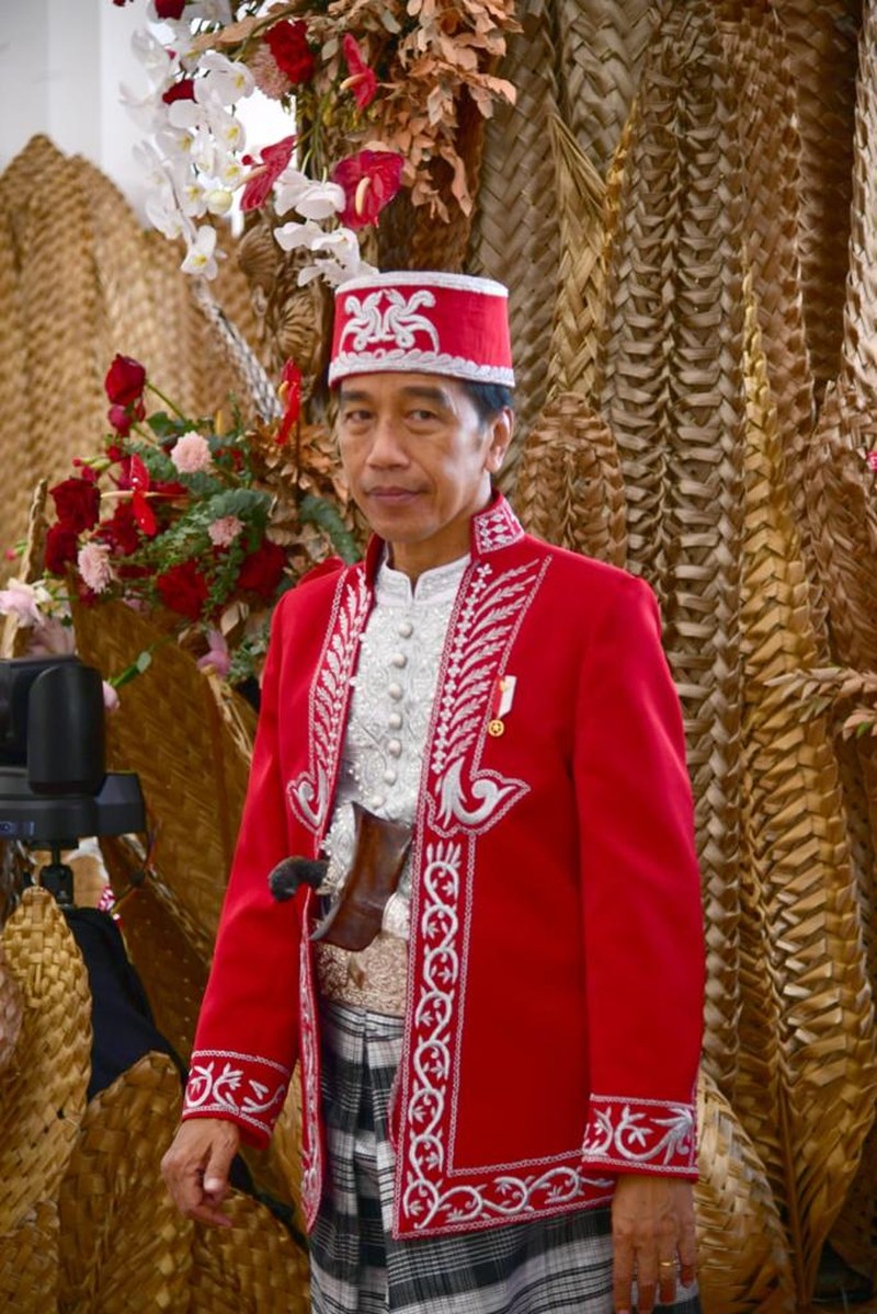Presiden Jokowi Kenakan Baju Adat Buton pada HUT ke-77 Kemerdekaan RI. (Muchlis Jr - Biro Pers Sekretariat Presiden) Presiden Jokowi Kenakan Baju Adat Buton pada HUT ke-77 Kemerdekaan RI. (Muchlis Jr - Biro Pers Sekretariat Presiden)