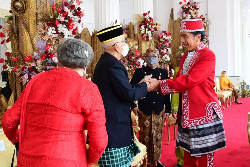Presiden Jokowi Kenakan Baju Adat Buton pada HUT ke-77 Kemerdekaan RI. (Muchlis Jr - Biro Pers Sekretariat Presiden) Presiden Jokowi Kenakan Baju Adat Buton pada HUT ke-77 Kemerdekaan RI. (Muchlis Jr - Biro Pers Sekretariat Presiden)