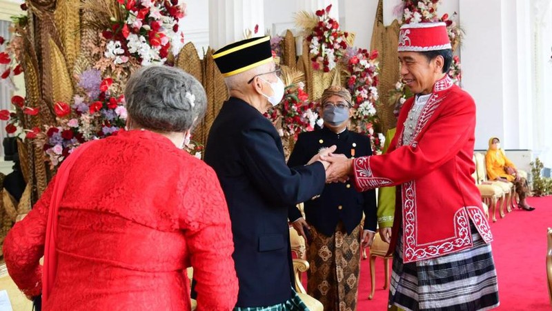 Presiden Jokowi Kenakan Baju Adat Buton pada HUT ke-77 Kemerdekaan RI. (Muchlis Jr - Biro Pers Sekretariat Presiden)