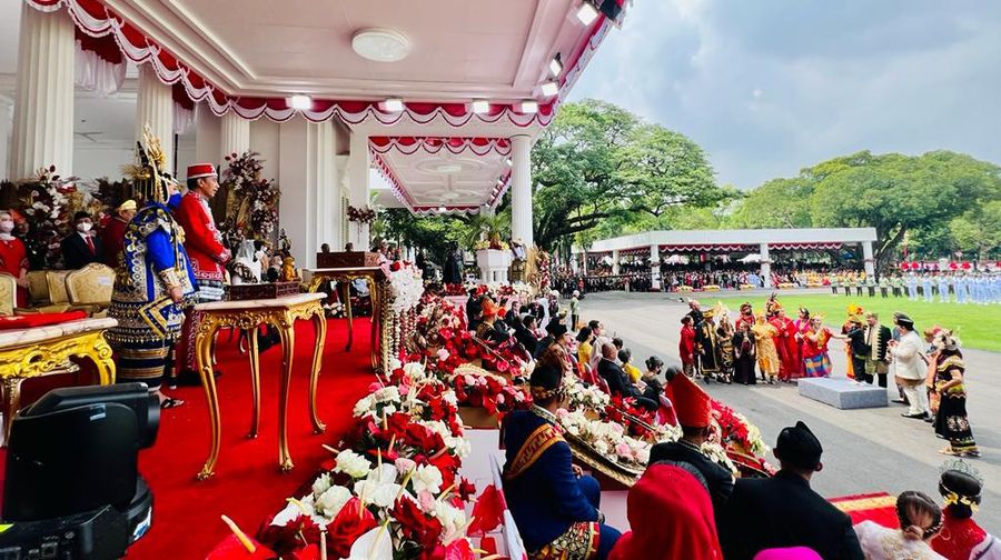 Upacara Peringatan Hari Ulang Tahun (HUT) ke-77 Kemerdekaan Republik Indonesia di Istana Merdeka, Jakarta, pada Rabu, 17 Agustus 2022, tidak hanya berlangsung khidmat, tapi juga meriah. Selain dimeriahkan kirab budaya, atraksi kesenian, dan deretan baju adat yang dikenakan para undangan, upacara juga dimeriahkan oleh penampilan penyanyi cilik yang sedang hit, Farel Prayoga. (Laily Rachev - Biro Pers Sekretariat Presiden)