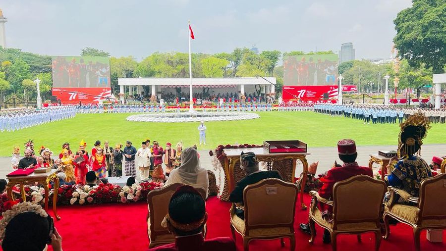 Upacara Peringatan Hari Ulang Tahun (HUT) ke-77 Kemerdekaan Republik Indonesia di Istana Merdeka, Jakarta, pada Rabu, 17 Agustus 2022, tidak hanya berlangsung khidmat, tapi juga meriah. Selain dimeriahkan kirab budaya, atraksi kesenian, dan deretan baju adat yang dikenakan para undangan, upacara juga dimeriahkan oleh penampilan penyanyi cilik yang sedang hit, Farel Prayoga. (Laily Rachev - Biro Pers Sekretariat Presiden)