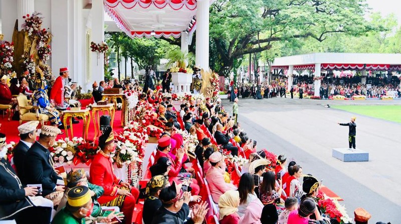 Upacara Peringatan Hari Ulang Tahun (HUT) ke-77 Kemerdekaan Republik Indonesia di Istana Merdeka, Jakarta, pada Rabu, 17 Agustus 2022, tidak hanya berlangsung khidmat, tapi juga meriah. Selain dimeriahkan kirab budaya, atraksi kesenian, dan deretan baju adat yang dikenakan para undangan, upacara juga dimeriahkan oleh penampilan penyanyi cilik yang sedang hit, Farel Prayoga. (Laily Rachev - Biro Pers Sekretariat Presiden)