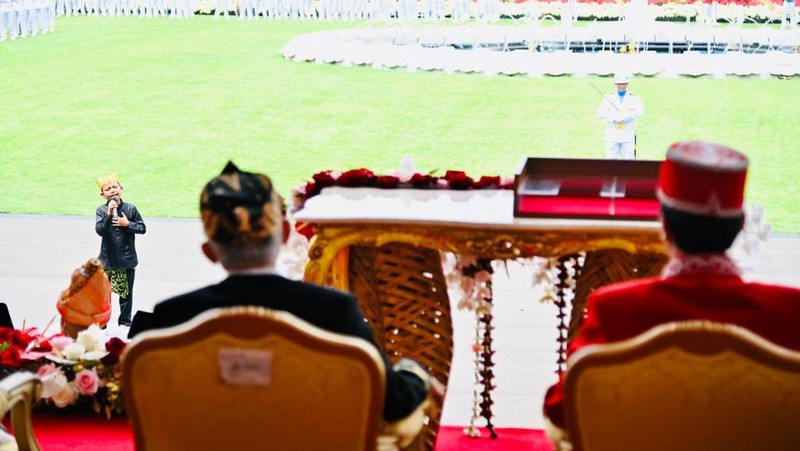 Upacara Peringatan Hari Ulang Tahun (HUT) ke-77 Kemerdekaan Republik Indonesia di Istana Merdeka, Jakarta, pada Rabu, 17 Agustus 2022, tidak hanya berlangsung khidmat, tapi juga meriah. Selain dimeriahkan kirab budaya, atraksi kesenian, dan deretan baju adat yang dikenakan para undangan, upacara juga dimeriahkan oleh penampilan penyanyi cilik yang sedang hit, Farel Prayoga. (Laily Rachev - Biro Pers Sekretariat Presiden)
