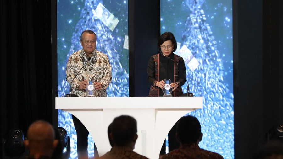 Gubernur Bank Indonesia, Perry Warjiyo dan Menteri Keuangan Sri Mulyani Saat Peluncuran Uang Rupiah Kertas Tahun Emisi 2022, Kamis (18/8/2022). (Dok. Bank Indonesia)