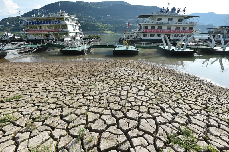 Kondisi kekeringan di Sungai Yangtze, Chongqing, China, Rabu (17/8/2022). Permukaan air Sungai Yangtze telah turun karena suhu tinggi dan kekeringan. (Photo by Zhou Yi/China News Service via Getty Images)