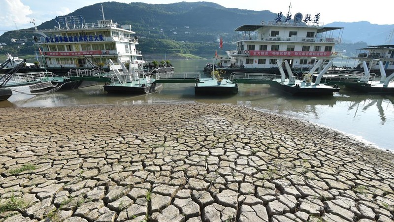 Kondisi kekeringan di Sungai Yangtze, Chongqing, China, Rabu (17/8/2022). Permukaan air Sungai Yangtze telah turun karena suhu tinggi dan kekeringan. (Photo by Zhou Yi/China News Service via Getty Images)