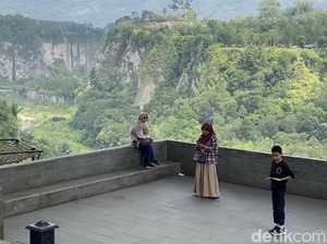 Ngarai Sianok: Sejarah, Lokasi, Bentuk, dan Harga Tiket Masuk
