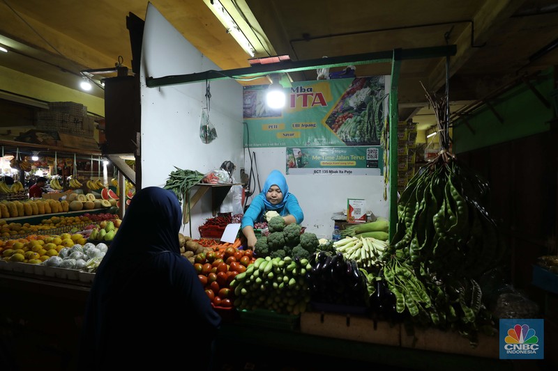 Penerapan digitalisasi pasar Penerapan digitalisasi pasar di Pasar Tomang Barat, Jakarta Barat, Kamis (18/8/2022). (CNBC Indonesia/ Tri Susilo)