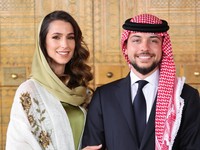 Wow! Pangeran Arab Tunangan, Pegang-pegangan Tangan