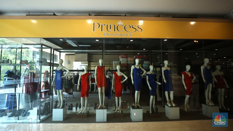 Suasana Mal Sepi di Mall Grand Paragon, Jalan Gajah Mada Suasana sepi di Mall Grand Paragon, Jalan Gajah Mada, Jakarta, Kamis (18/8/2022). (CNBC Indonesia/ Tri Susilo)