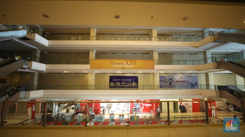 Suasana Mal Sepi di Mall Grand Paragon, Jalan Gajah Mada Suasana sepi di Mall Grand Paragon, Jalan Gajah Mada, Jakarta, Kamis (18/8/2022). (CNBC Indonesia/ Tri Susilo)