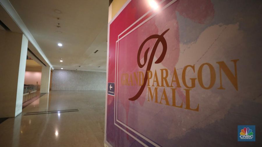 Suasana sepi di Mall Grand Paragon, Jalan Gajah Mada, Jakarta, Kamis (18/8/2022). (CNBC Indonesia/ Tri Susilo)