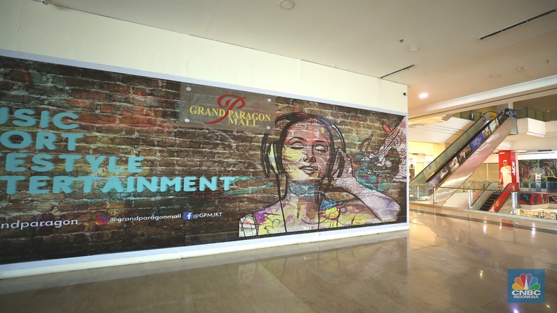 Suasana sepi di Mall Grand Paragon, Jalan Gajah Mada, Jakarta, Kamis (18/8/2022). (CNBC Indonesia/ Tri Susilo)