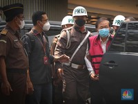 Kasus Megakorupsi, Kelangkaan BBM, hingga Kekeringan di China