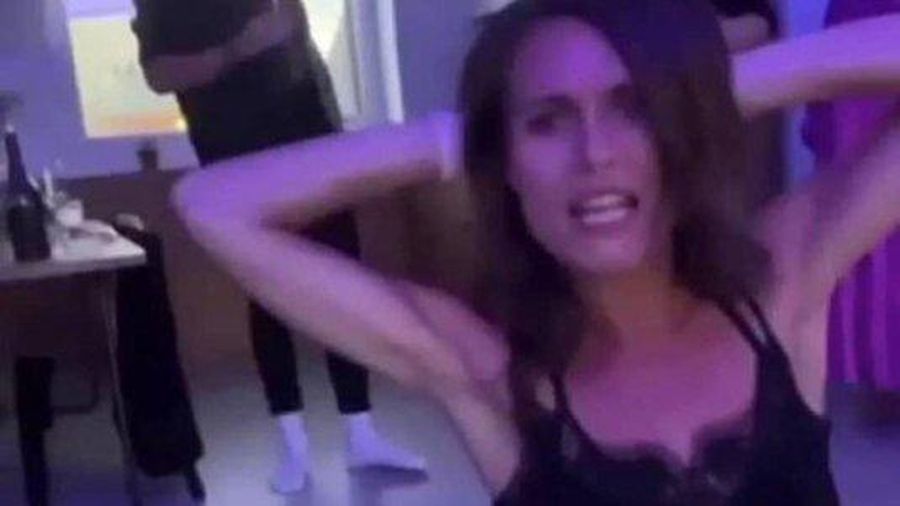 Video viral Perdana Menteri (PM) Finlandia Sanna Marin saat pesta. (Tangkapan Layar via Twitter @visegrad24)