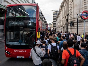 Pria di Inggris Ludahi dan Teriaki Teroris pada Sopir Bus Muslim
