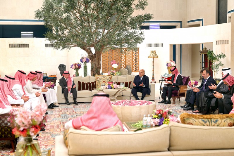 Putra Mahkota Kerajaan Hashemite Yordania, Al Hussein bin Abdullah II bertunangan dengan wanita Arab Saudi, Rajwa Khalid bin Musaed bin Saif bin Abdulaziz al-Saif. (Foto: Royal Hashemite Court)