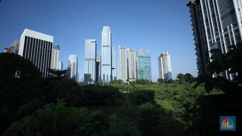 Suasana lahan kosong di kawasan Tendean, Jakarta, Jumat (9/8/2022). (CNBC Indonesia/  Tri Susilo)