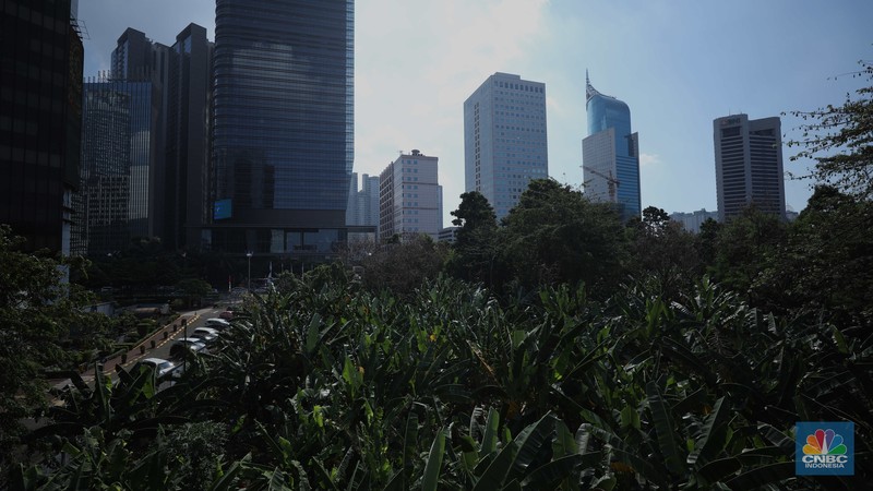 Suasana lahan kosong di kawasan Tendean, Jakarta, Jumat (9/8/2022). (CNBC Indonesia/  Tri Susilo)