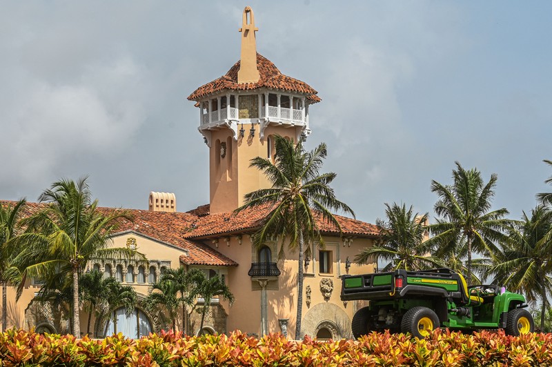 USA-TRUMP/DOCUMENTS-THREATS FILE PHOTO: An aerial view of former U.S. President Donald Trump's Mar-a-Lago home after Trump said that FBI agents raided it, in Palm Beach, Florida, U.S. August 15, 2022. REUTERS/Marco Bello/File Photo