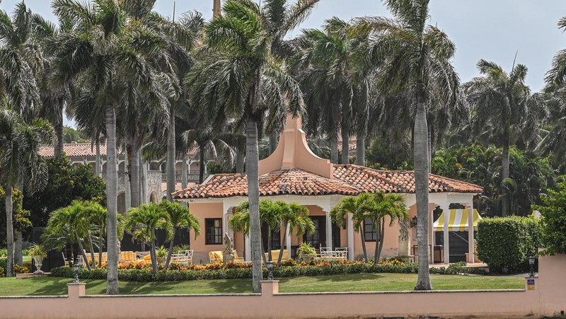 FILE PHOTO: An aerial view of former U.S. President Donald Trump's Mar-a-Lago home after Trump said that FBI agents raided it, in Palm Beach, Florida, U.S. August 15, 2022. REUTERS/Marco Bello/File Photo