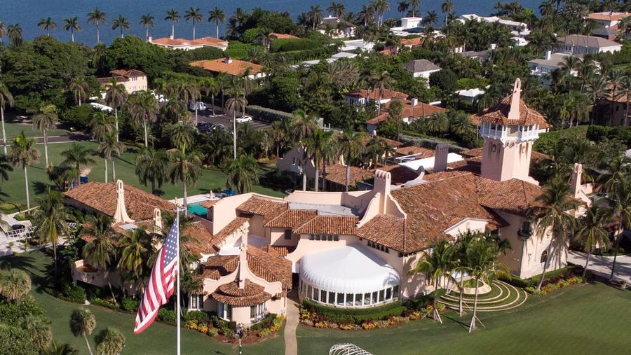 FILE PHOTO: An aerial view of former U.S. President Donald Trump's Mar-a-Lago home after Trump said that FBI agents raided it, in Palm Beach, Florida, U.S. August 15, 2022. REUTERS/Marco Bello/File Photo