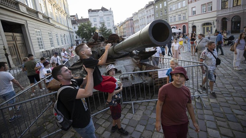 LVIV, UKRAINE - AUGUST 20: People visit the Russian equipment destroyed by the Armed Forces of Ukraine at the Market Square as the Russia-Ukraine war continues especially in Donetsk region in the east, in Lviv Oblast, Ukraine on August 20, 2022. (Photo by Metin Aktas/Anadolu Agency via Getty Images)