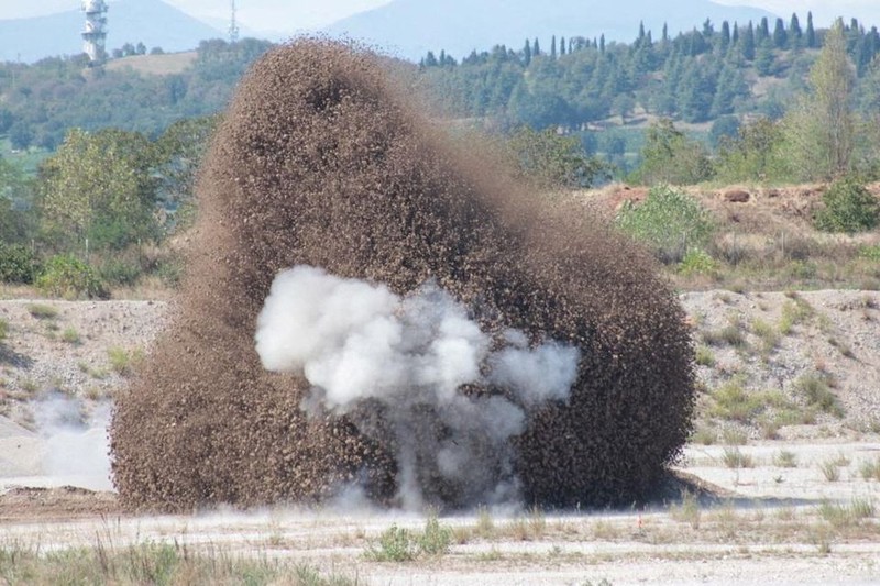 Batu kelaparan di Jerman Salah satu 'batu kelaparan' muncul saat permukaan air surut di Worms, Jerman pada 17 Agustus 2022.