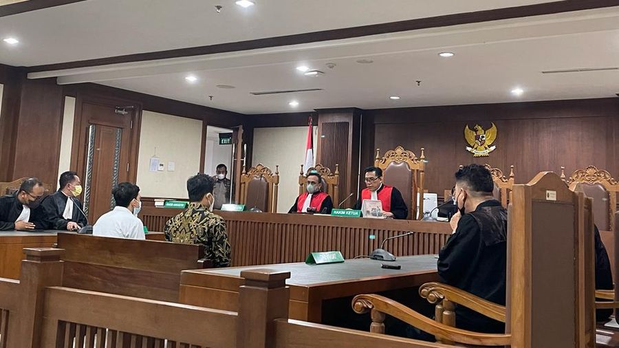 Aakar Abyasa, pemilik dan pemimpin PT Jouska Finansial Indonesia dalam sidang pembacaan putusan, Senin (22/8/2022).dok Teti Purwanti/վ