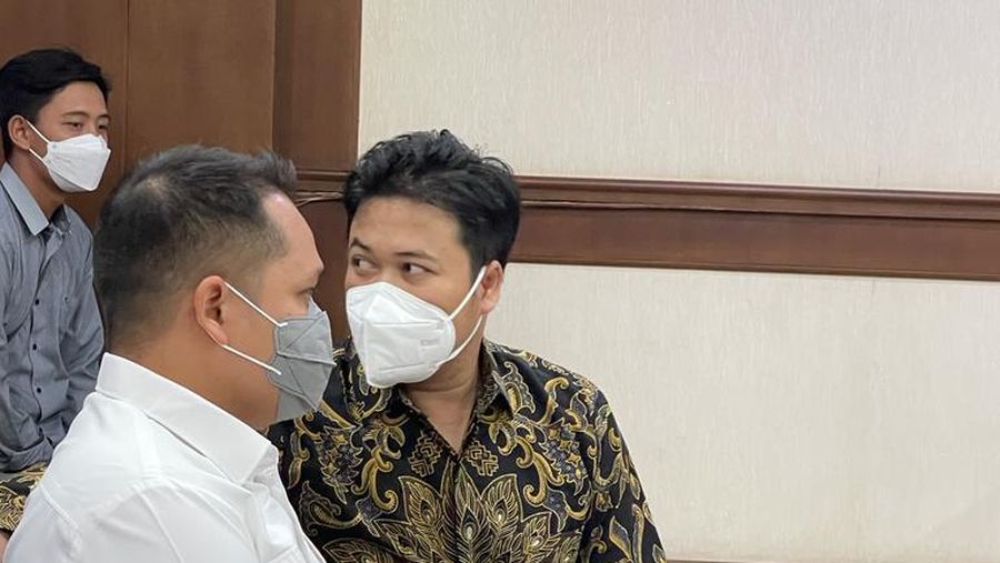 Aakar Abyasa, pemilik dan pemimpin PT Jouska Finansial Indonesia dalam sidang pembacaan putusan, Senin (22/8/2022).dok Teti Purwanti/CNBC Indonesia