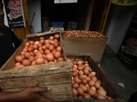 Harga Telur Mendadak 'Meledak', Ternyata Ini Biang Keroknya
