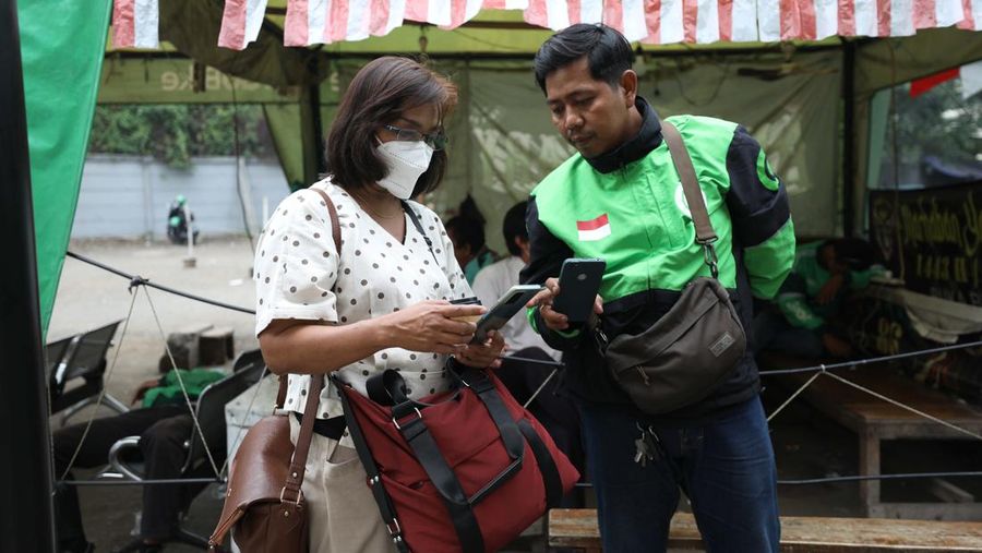 Ilustrasi aturan baru tarif ojek online. (վ/Tri Susilo)