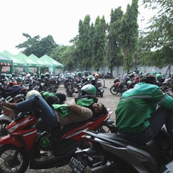 Potongan Grab-Gojek Kegedean, Driver Ojol Minta Segini