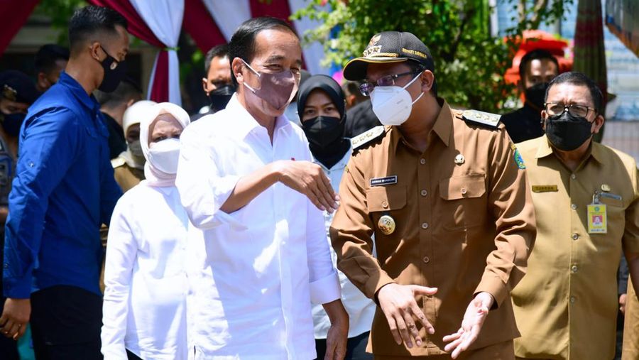 Usai mengunjungi Kabupaten Gresik, Presiden Joko Widodo dan Ibu Iriana Joko Widodo melanjutkan rangkaian kunjungan kerjanya di Provinsi Jawa Timur dengan mengunjungi Pasar Larangan, Kabupaten Sidoarjo, pada Senin, 22 Agustus 2022. (Muchlis Jr - Biro Pers Sekretariat Presiden)