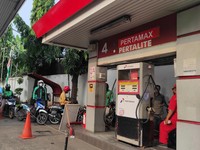 Kenaikan Tarif Ojol Ditunda, 'Kode Keras' BBM Pertalite Naik?