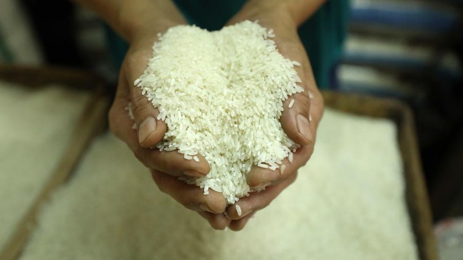 Stok Gudang Beras di Pasar Jakarta Masih Aman. (CNBC Indonesia/Tri Susilo)
