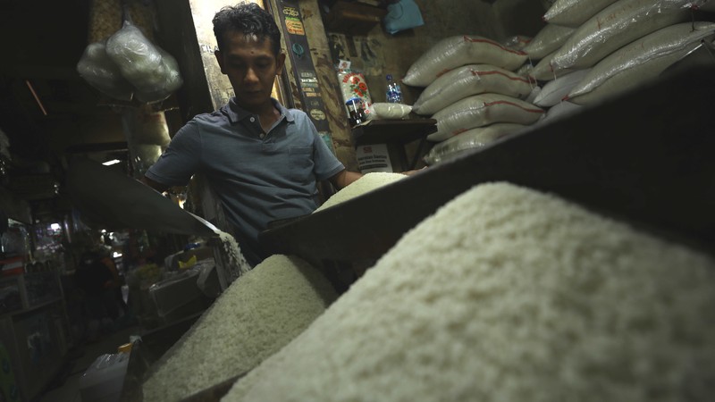 Stok Gudang Beras di Pasar Jakarta Masih Aman. (CNBC Indonesia/Tri Susilo)