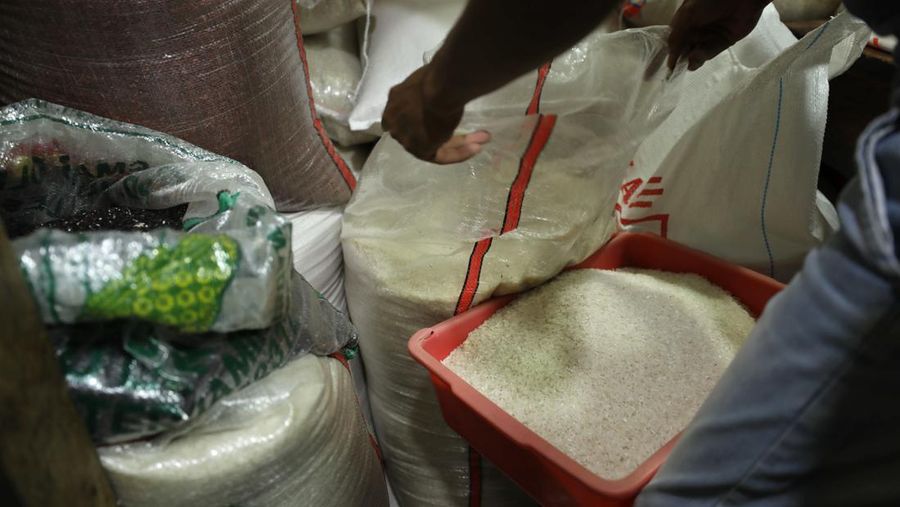 Stok Gudang Beras di Pasar Jakarta Masih Aman. (CNBC Indonesia/Tri Susilo)