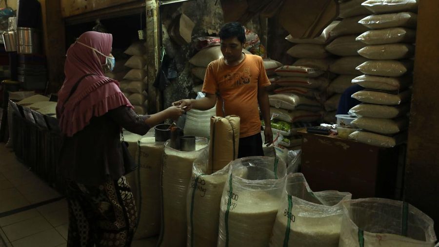 Stok Gudang Beras di Pasar Jakarta Masih Aman. (CNBC Indonesia/Tri Susilo)
