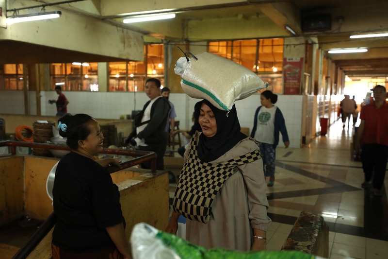 Stok Gudang Beras di Pasar Jakarta Masih Aman. (CNBC Indonesia/Tri Susilo)