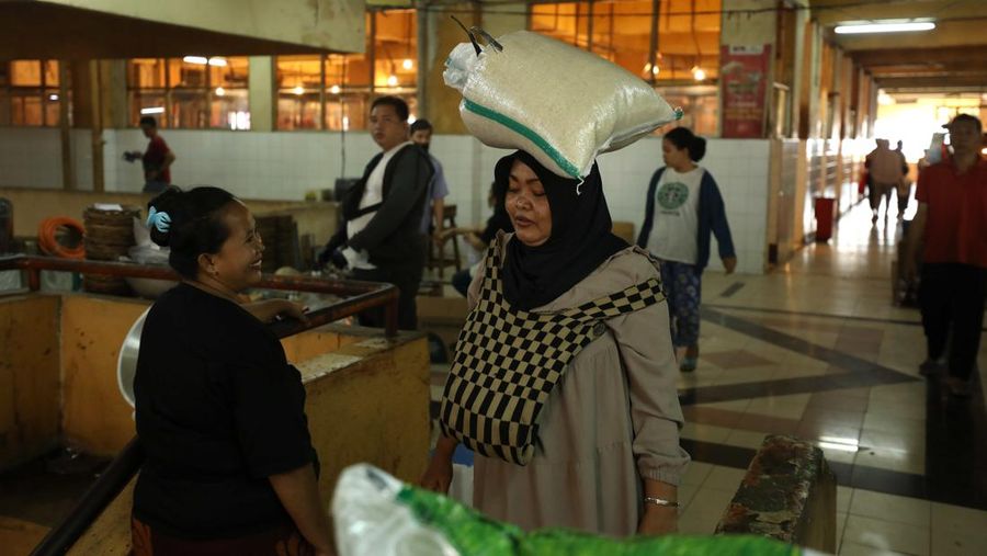 Stok Gudang Beras di Pasar Jakarta Masih Aman. (CNBC Indonesia/Tri Susilo)