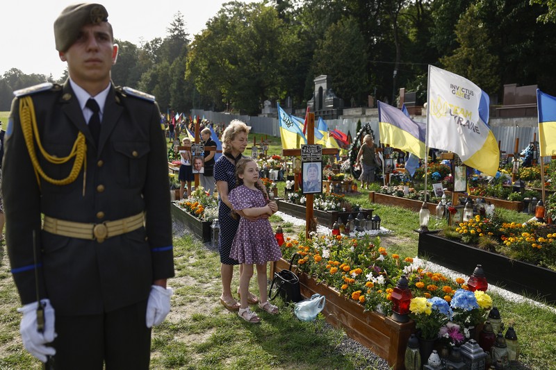 Ukraine's President Volodymyr Zelenskiy and his wife Olena lay flowers at the Memory Wall of Fallen Defenders of Ukraine, amid Russia's attack on Ukraine, during marking the Independence Day in Kyiv, Ukraine August 24, 2022. Ukrainian Presidential Press Service/Handout via REUTERS Ukraine's President Volodymyr Zelenskiy and his wife Olena lay flowers at the Memory Wall of Fallen Defenders of Ukraine, amid Russia's attack on Ukraine, during marking the Independence Day in Kyiv, Ukraine August 24, 2022. Ukrainian Presidential Press Service/Handout via REUTERS