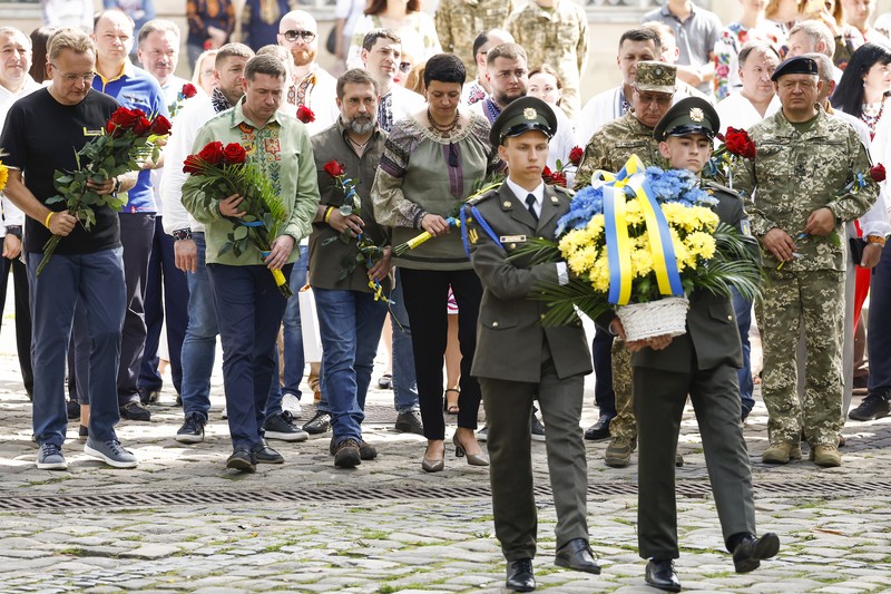 Ukraine's President Volodymyr Zelenskiy and his wife Olena lay flowers at the Memory Wall of Fallen Defenders of Ukraine, amid Russia's attack on Ukraine, during marking the Independence Day in Kyiv, Ukraine August 24, 2022. Ukrainian Presidential Press Service/Handout via REUTERS Ukraine's President Volodymyr Zelenskiy and his wife Olena lay flowers at the Memory Wall of Fallen Defenders of Ukraine, amid Russia's attack on Ukraine, during marking the Independence Day in Kyiv, Ukraine August 24, 2022. Ukrainian Presidential Press Service/Handout via REUTERS