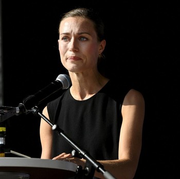 Detik-detik PM Finlandia Menangis karena Foto Telanjang