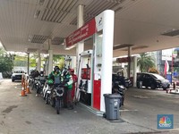 Kenaikan BBM Sudah Depan Mata, Kendaraan Makin Antre di SPBU